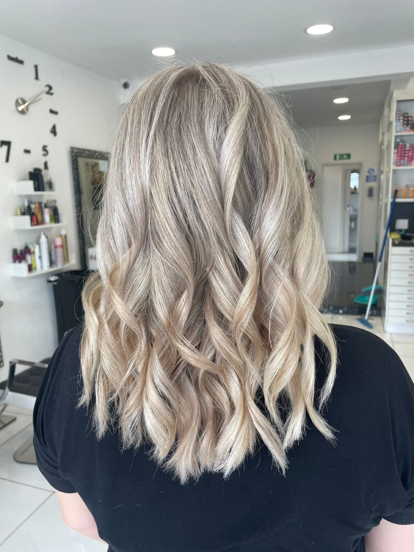 Ash blonde waves by CL Studio
