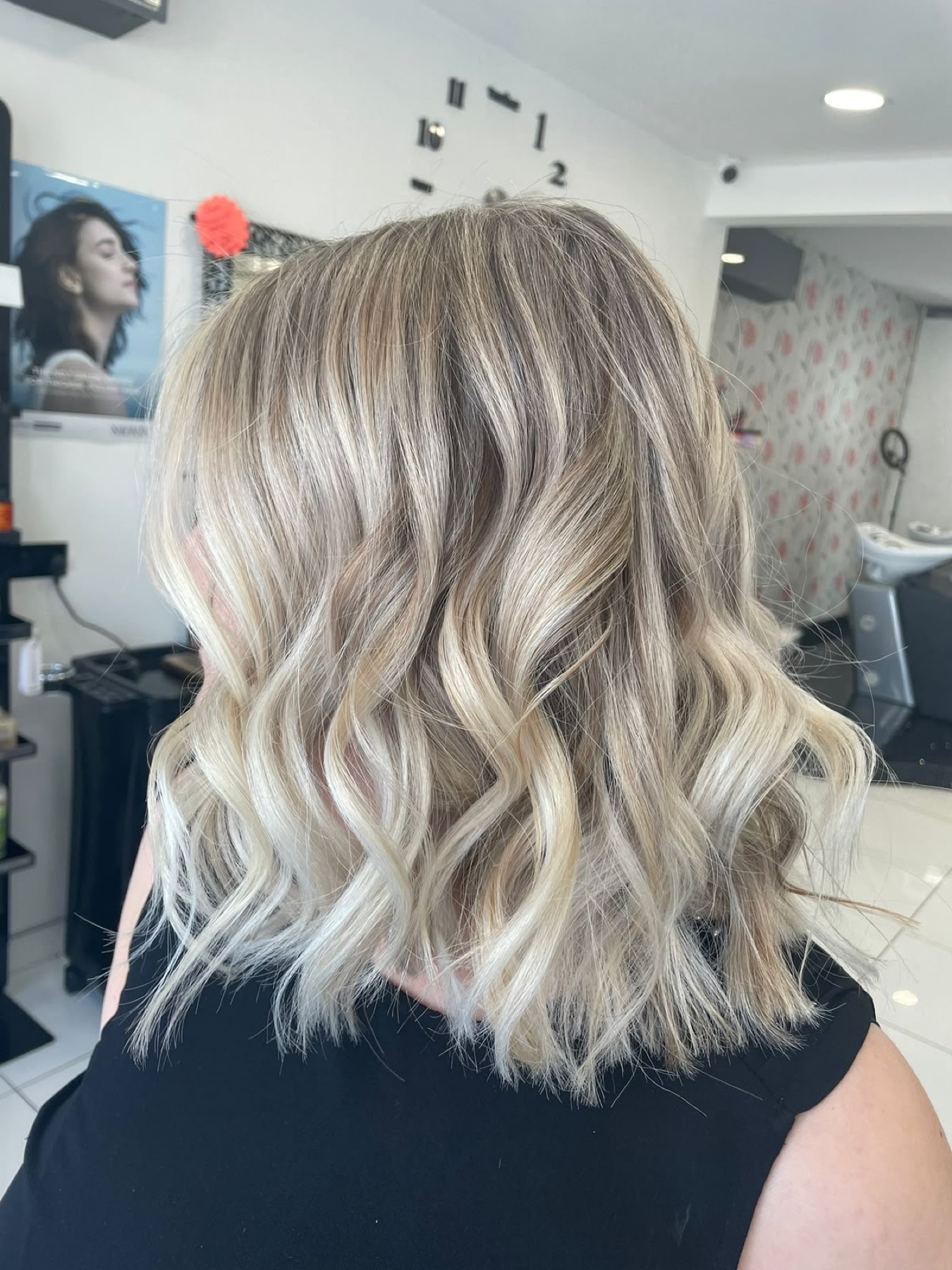 Icy blonde waves by CL Studio